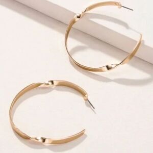 stella & dot ~ delicate twist earring ~ gold